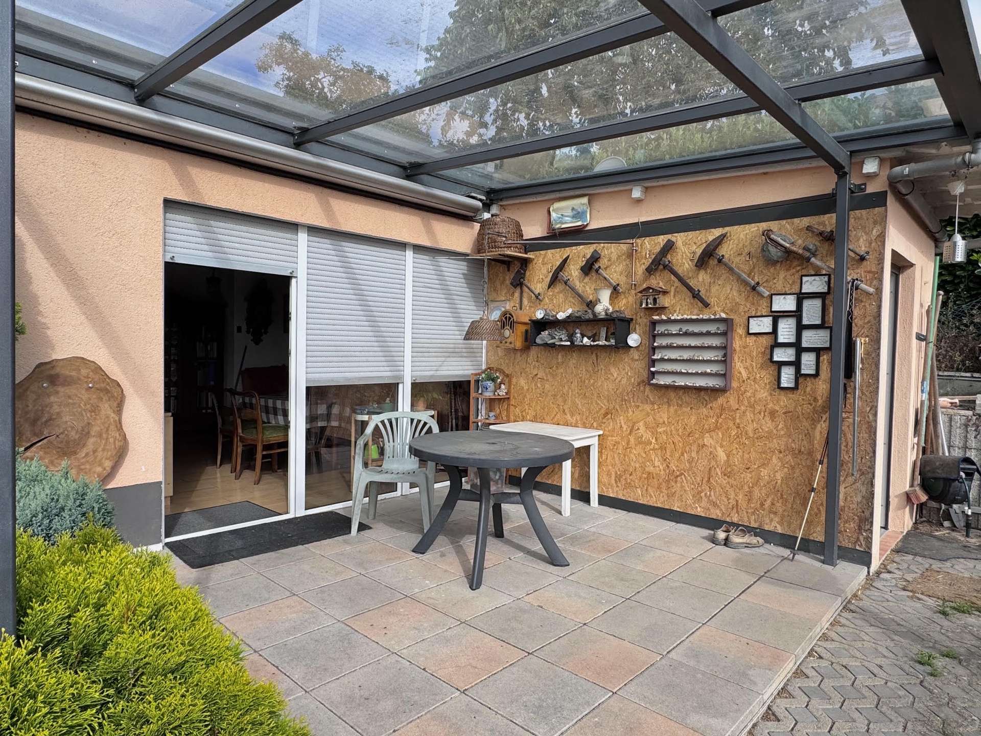 PROVISIONSFREI: Bungalow, Doppelgarage, Nebengeb&auml;ude, herrlicher Fernblick
